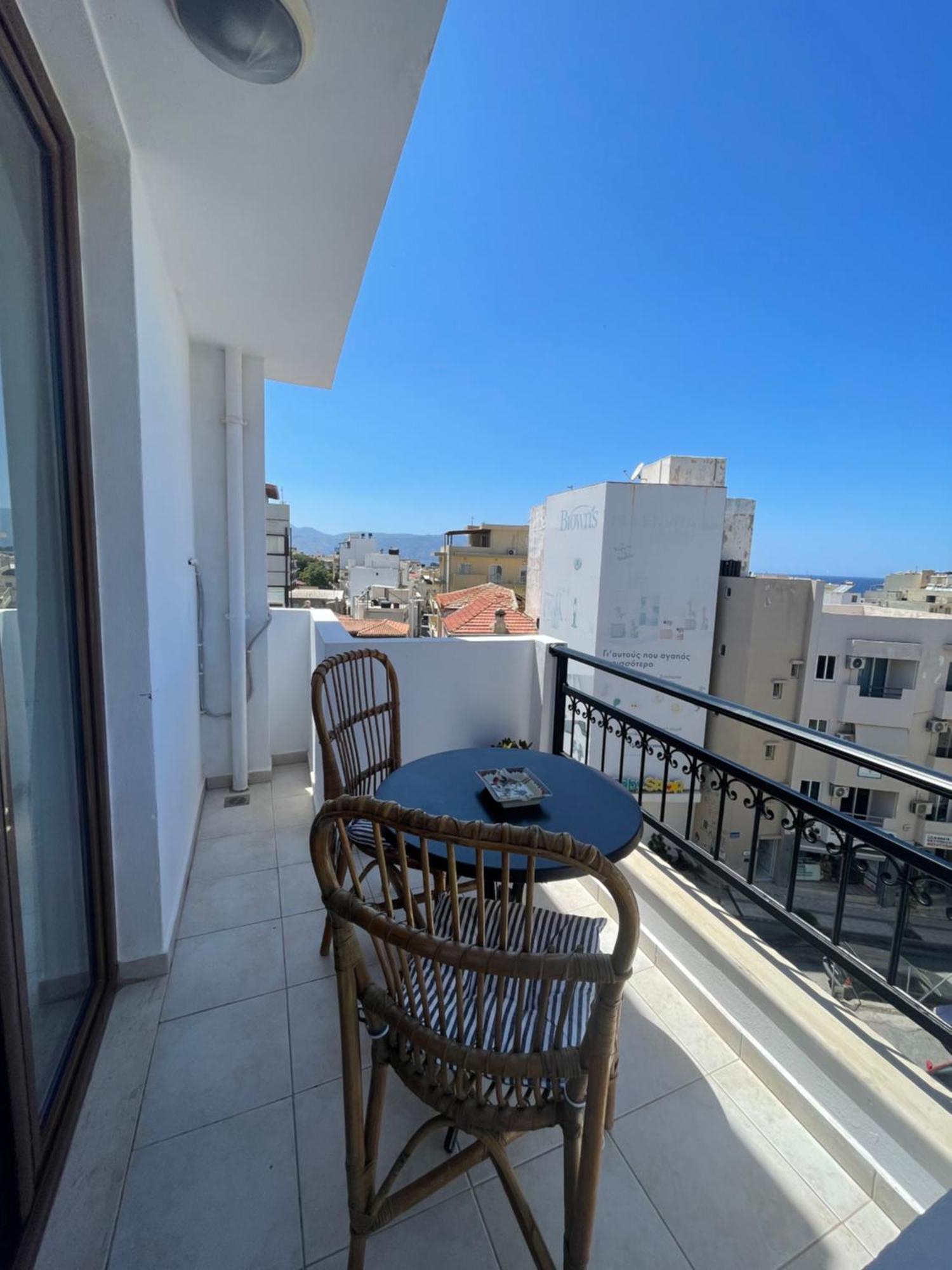 Retire Flat In The Heart Of City Ираклио Екстериор снимка