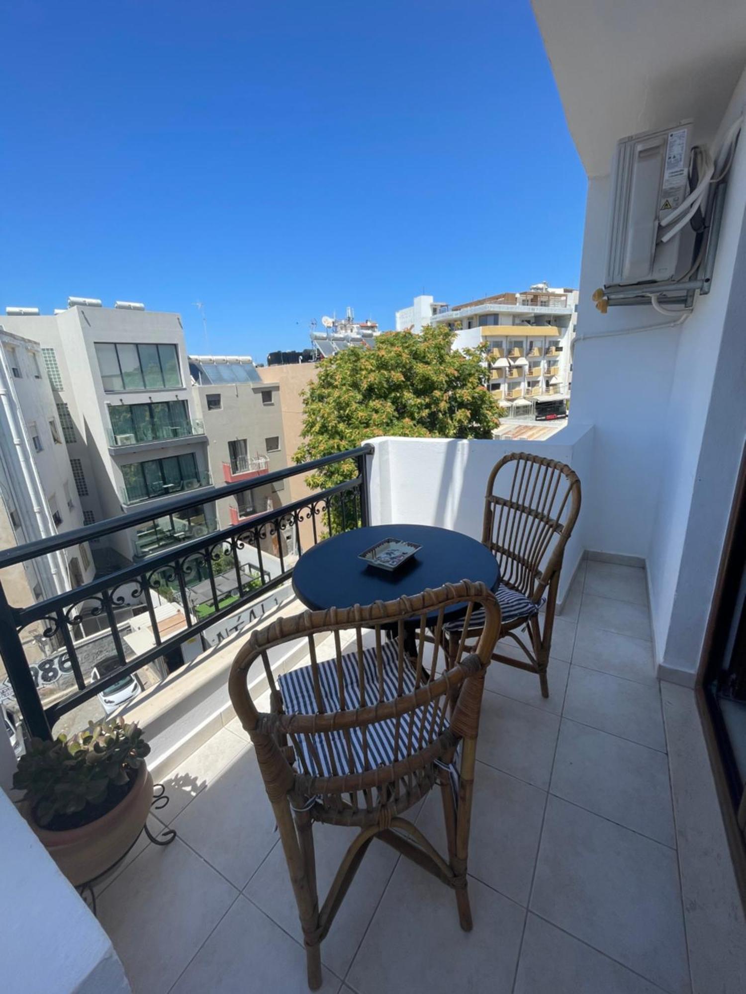 Retire Flat In The Heart Of City Ираклио Екстериор снимка